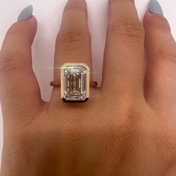 5.09 carat f vs1 emerald cut bezel solitaire diamond engagement ring - Picture 4 of 11